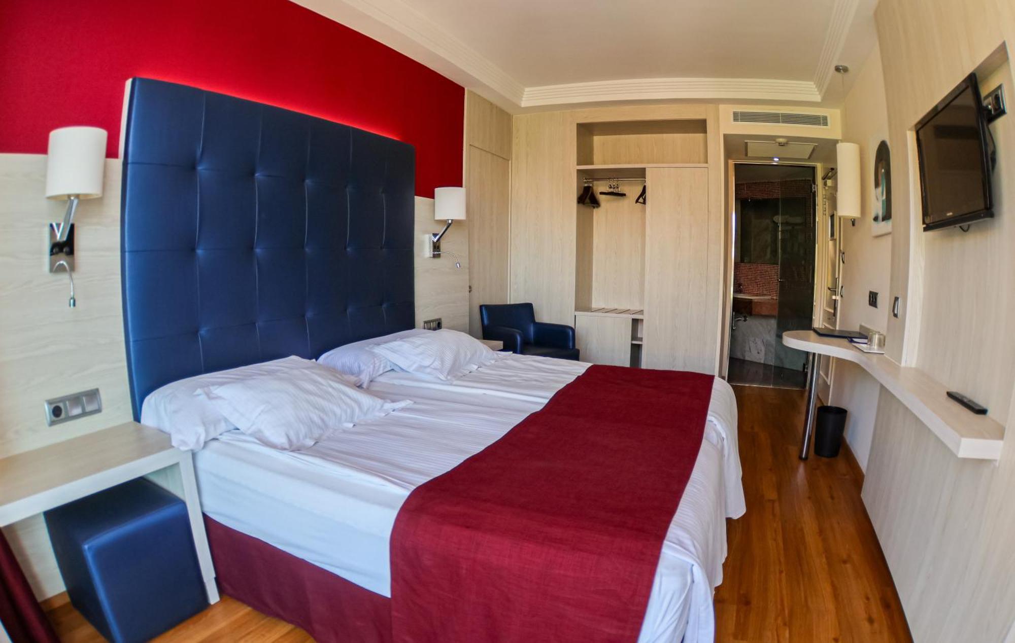 Europe Playa Marina - Adults Only Hotel Илетас Стая снимка